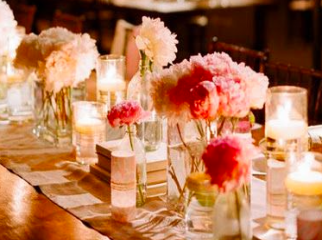 Embellir votre table avec des fleurs et bougies